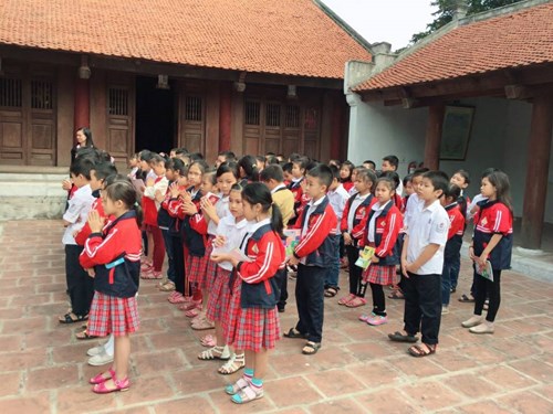 Trường Tiểu học Cự Khối tổ chức cho học sinh tham quan cụm di tích lịch sử và văn hóa quận Long Biên năm học 2017 – 2018 